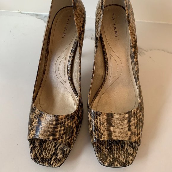 Tahari Riddle snake print heels - Picture 5 of 11